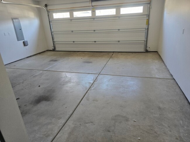 Building Photo - 3 bed 2 bath Home for Rent in Grants Pass