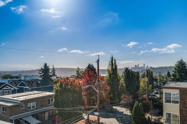 Building Photo - 4205 Evanston Ave N