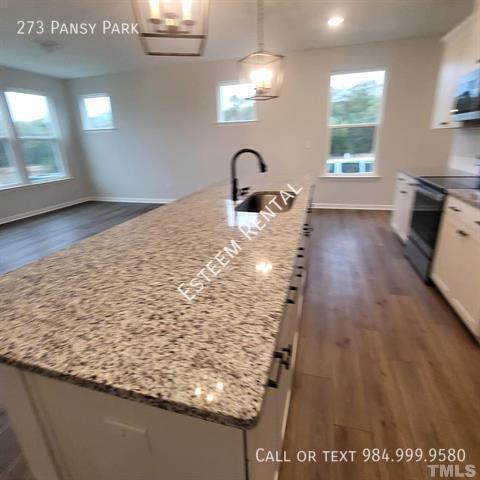 Building Photo - 273 Pansy Pk