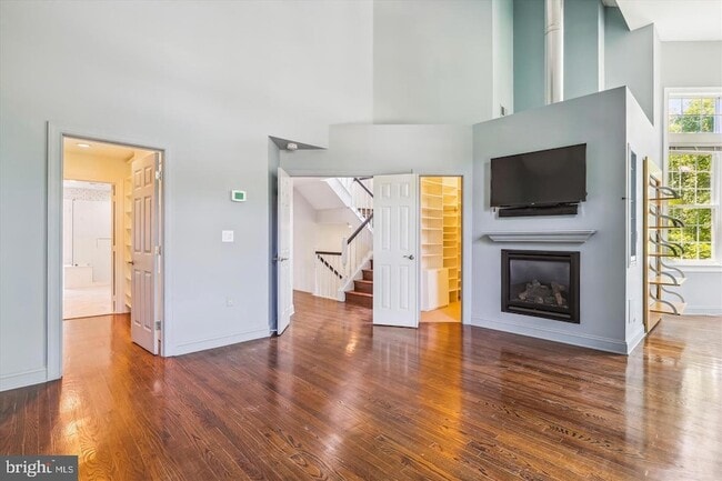 Building Photo - 1596 N Colonial Terrace