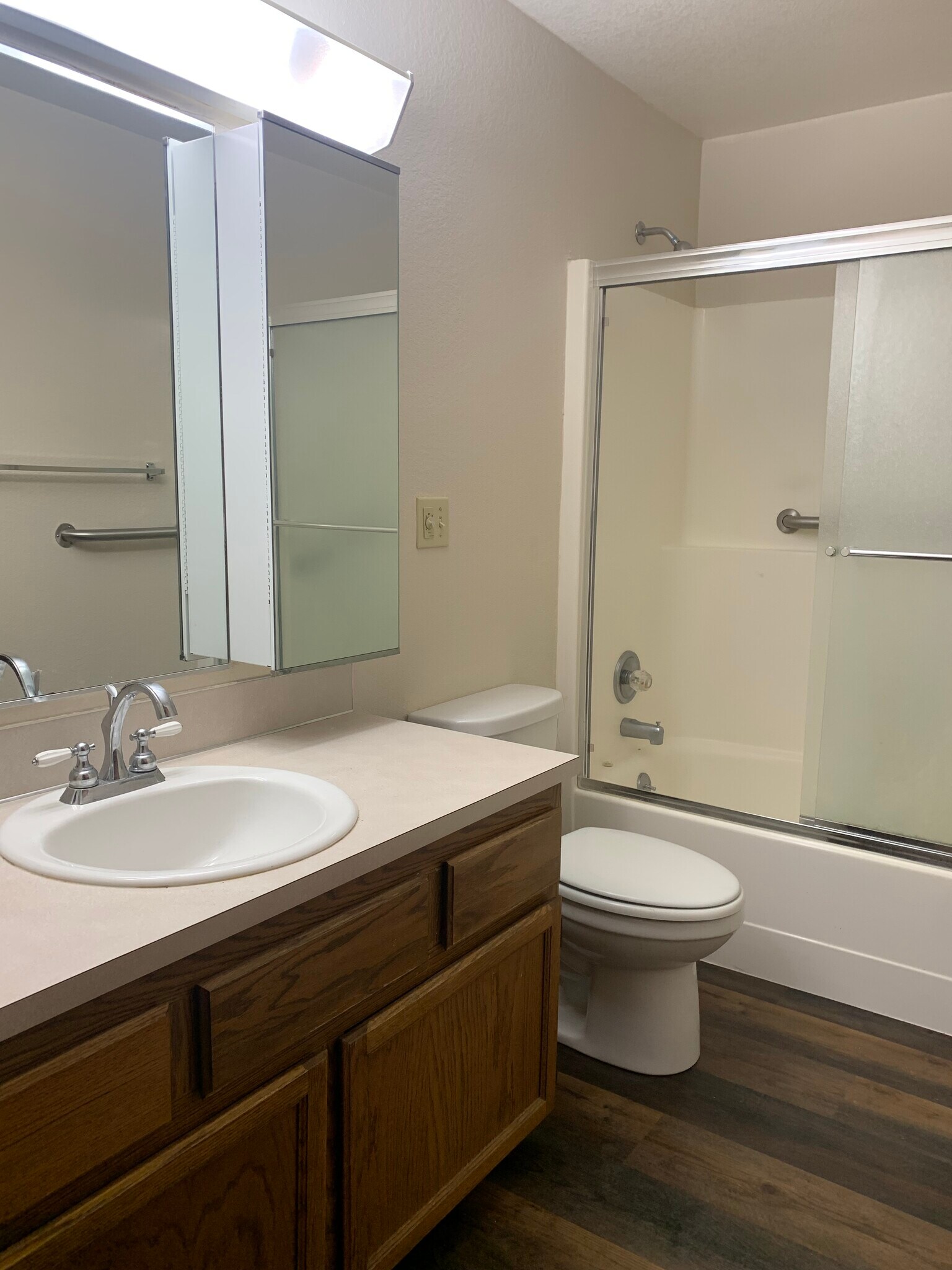 Building Photo - 107 La Villa Dr