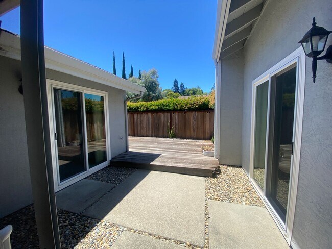 Building Photo - San Ramon Cozy Single Story 3 Bed / 2 Bath...