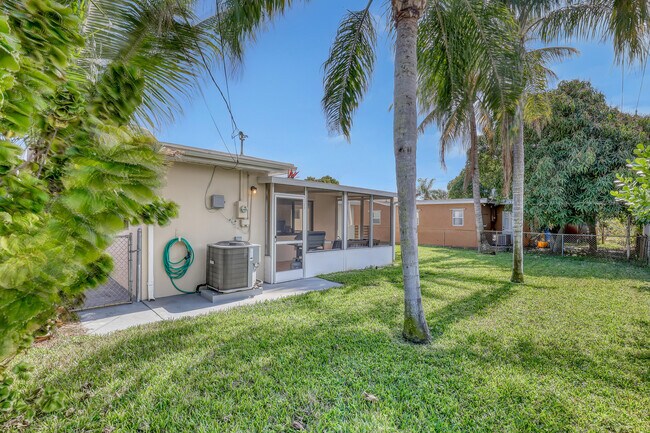 Building Photo - 1210 Skylark Ln