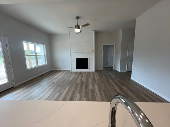 Building Photo - Beautiful, brand-new, 3-bedroom, 2-bath home in Nixa with a 3-car garage.