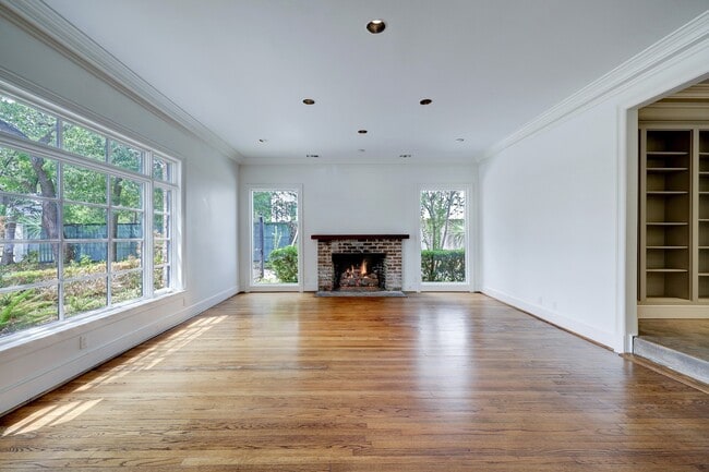 Building Photo - 3020 San Felipe St