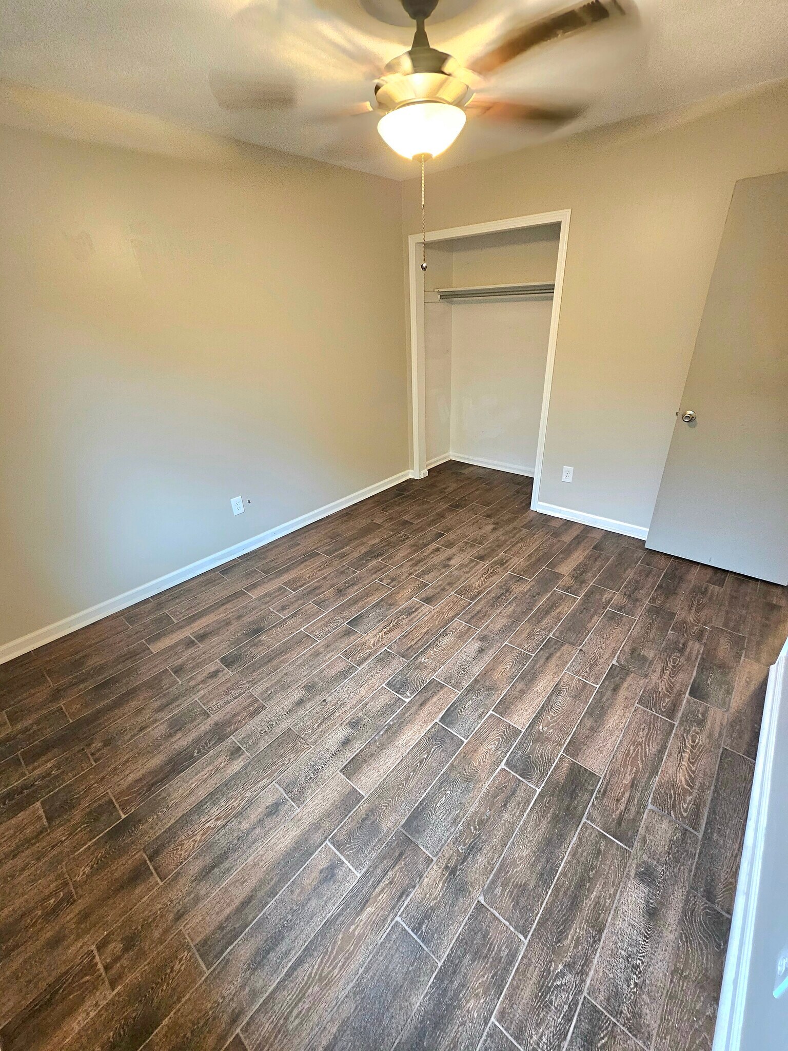 Building Photo - 516 Colynwood Dr