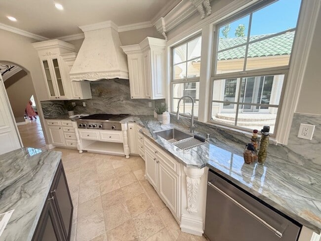 Building Photo - Luxury Two-Story 4BD/4.5BA Home, Located i...