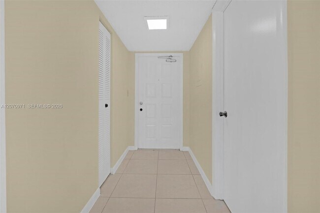 Building Photo - 15545 Miami Lakeway N