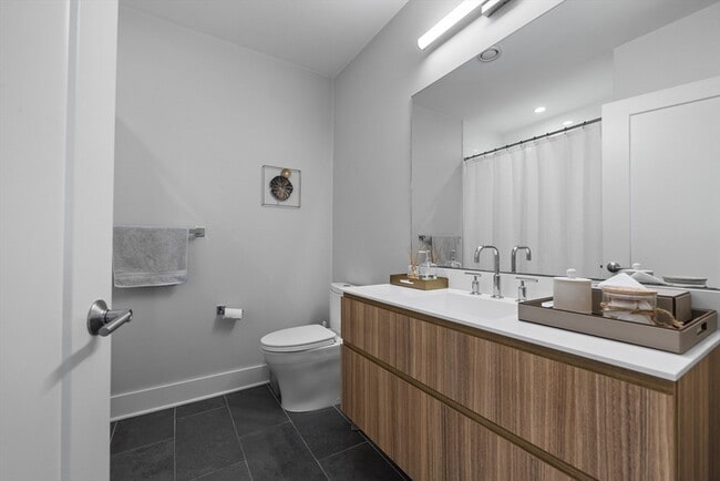 Building Photo - 240 Salem St