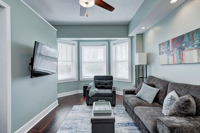 Building Photo - FULLY FURNISHED - Move in ready 1 bed & 1 ...