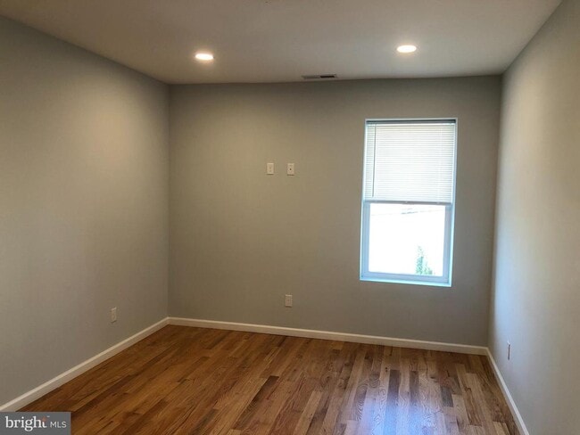Building Photo - 441 Leverington Ave