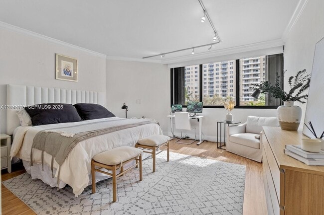 Building Photo - 520 Brickell Key Dr