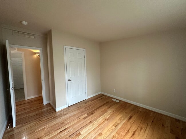 Building Photo - 3 Bedroom / 2 Bathroom Home in The Gated Troutcreek Village in Sisters