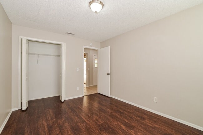 Building Photo - 409 Riverwoods Cir