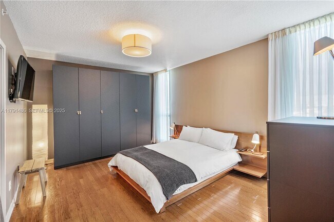 Building Photo - 1500 Ocean Dr