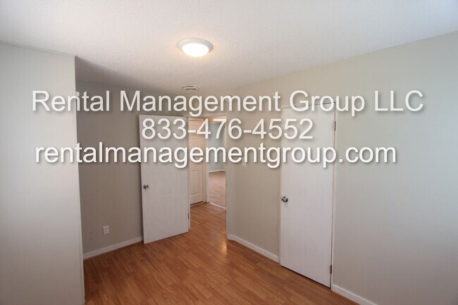 Building Photo - Corner lot with Great Curb Appeal!!