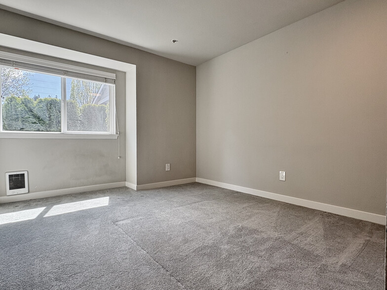 Secondary bedroom - 12510 109th Ct NE