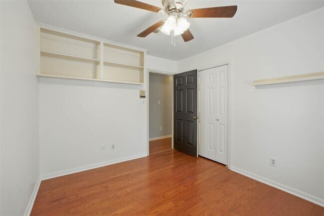 Building Photo - 1302 Dominion Dr