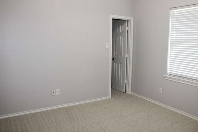 Building Photo - 1261 Redman Ave