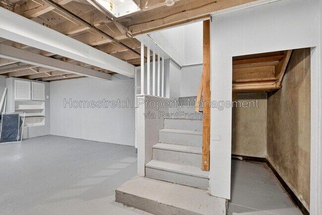 Building Photo - 2247 Hollis Dr
