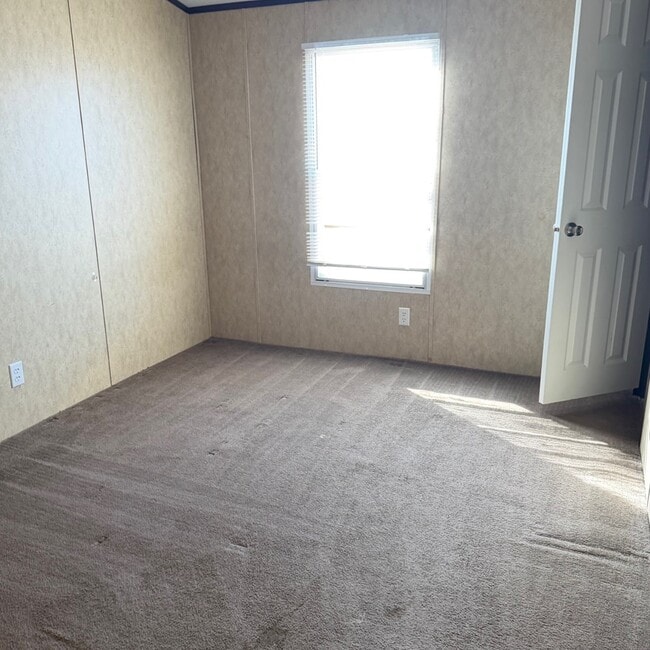 Building Photo - 815 W 40th St