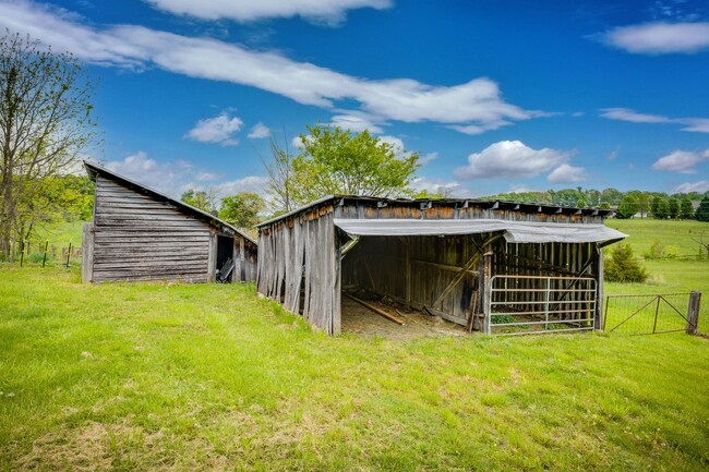 Building Photo - 4 Br/ 1 bath Farmhouse