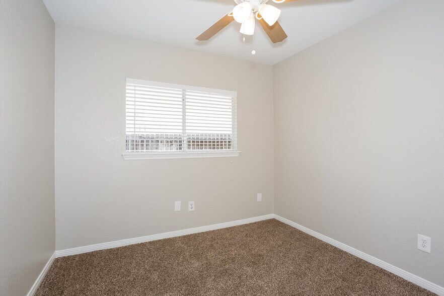 Building Photo - 19523 Lake Hollow Ln