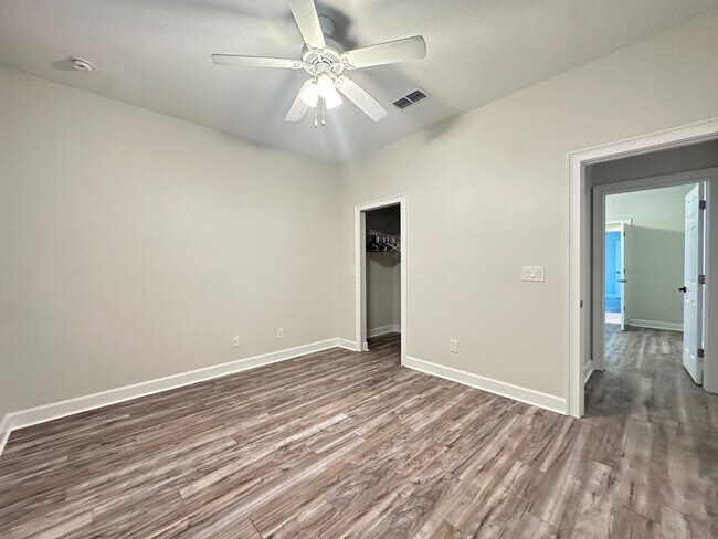 Building Photo - 95013 Poplar Way