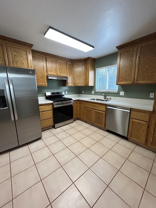 Building Photo - 58 Marys Ave