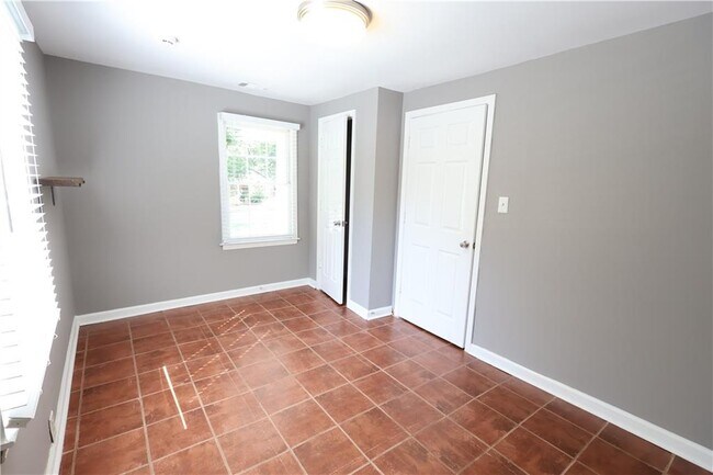 Building Photo - 771 McLendon Dr