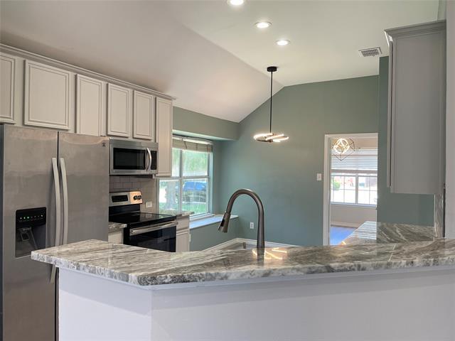 Building Photo - 9517 Thorncliff Dr