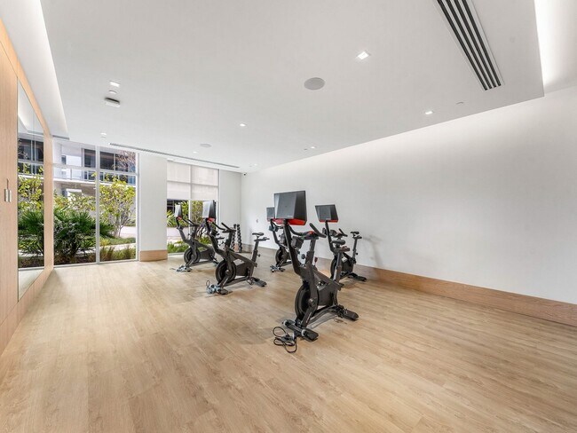 Building Photo - 220 Lake Shore Dr