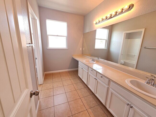 Building Photo - 3582 Mallard Way