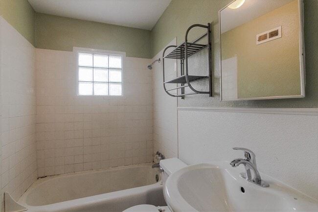 Building Photo - 2629 22nd St