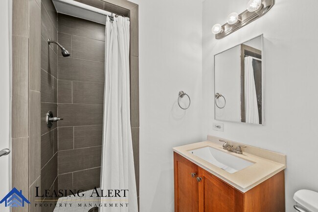 Building Photo - 7800 Lindley Ave