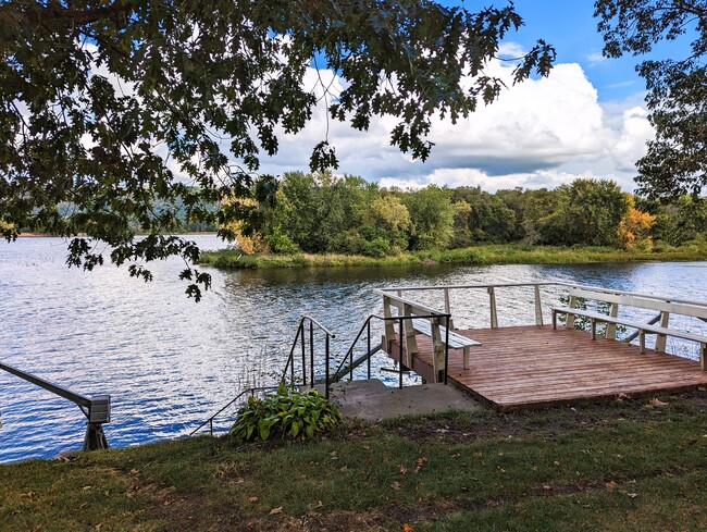 Water edge Deck - 67940 County Road 76