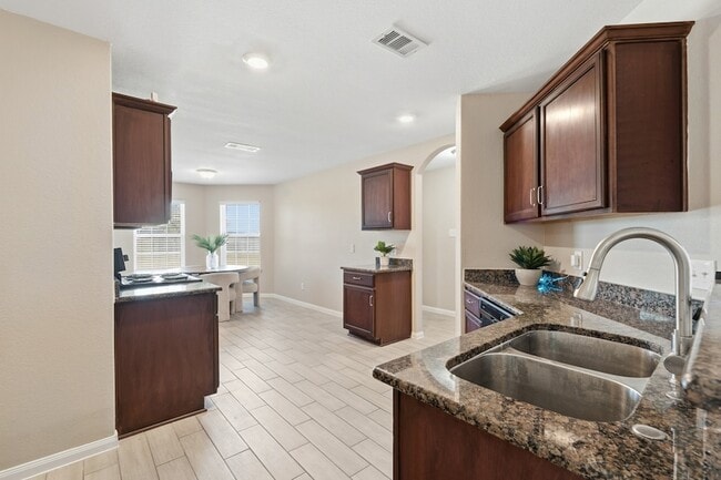 Building Photo - 1001 Strawberry Ridge Dr