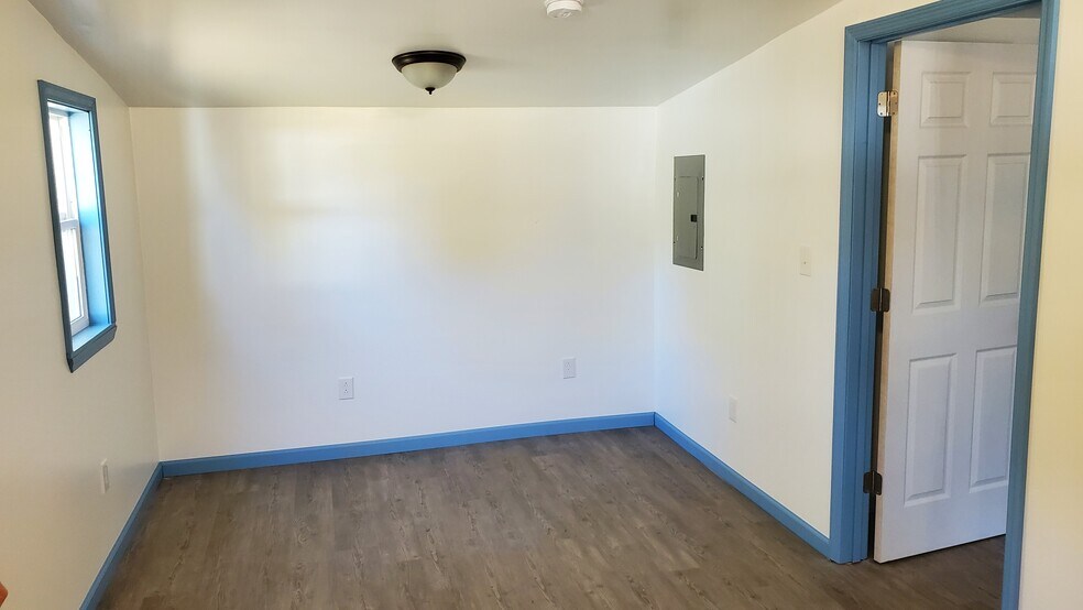 Living room - 390 Cottage Home Rd