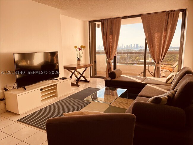 Building Photo - 2555 Collins Ave