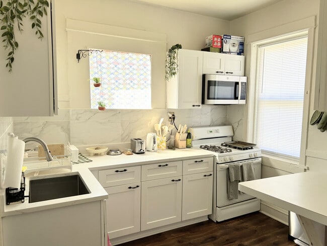 Building Photo - 3508 N Broadway