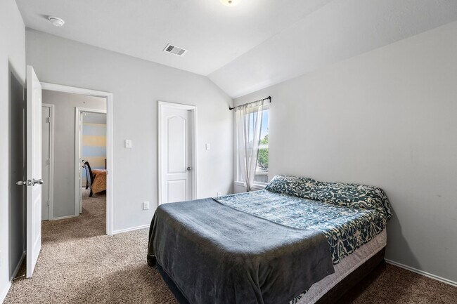 Building Photo - 12002 Rockridge Falls Dr