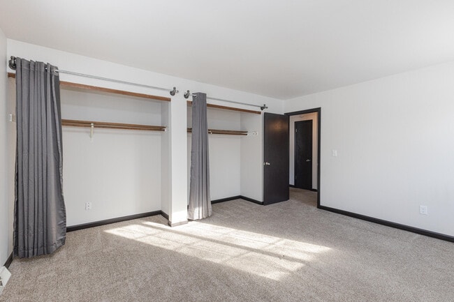 Building Photo - 721 Princeton Ct