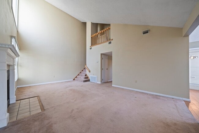 Building Photo - 600 County St