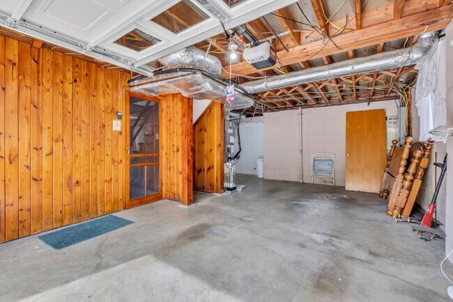 Building Photo - 3 Bedroom/ 2 Bathroom in Rosebank!