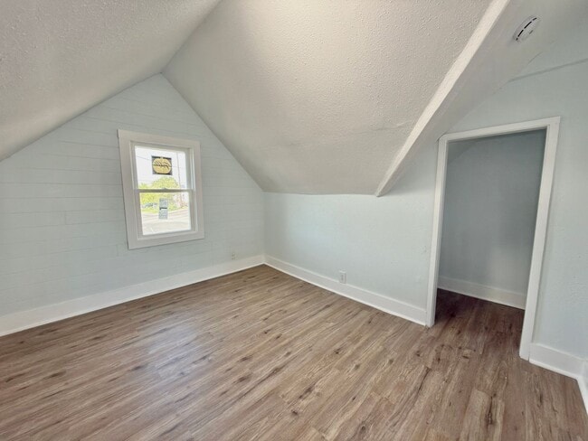 Building Photo - 5912 Elmwood Ave