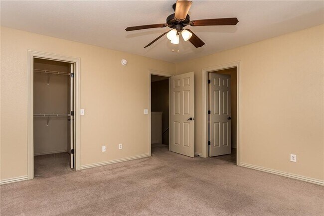 Building Photo - 4077 Glenstone Terrace