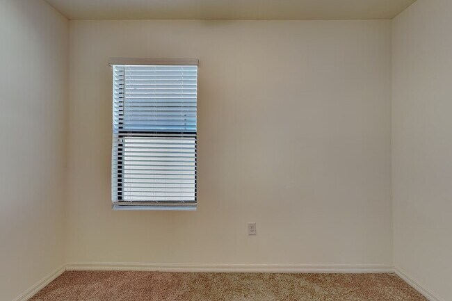 Building Photo - 3641 Peony Ct SE