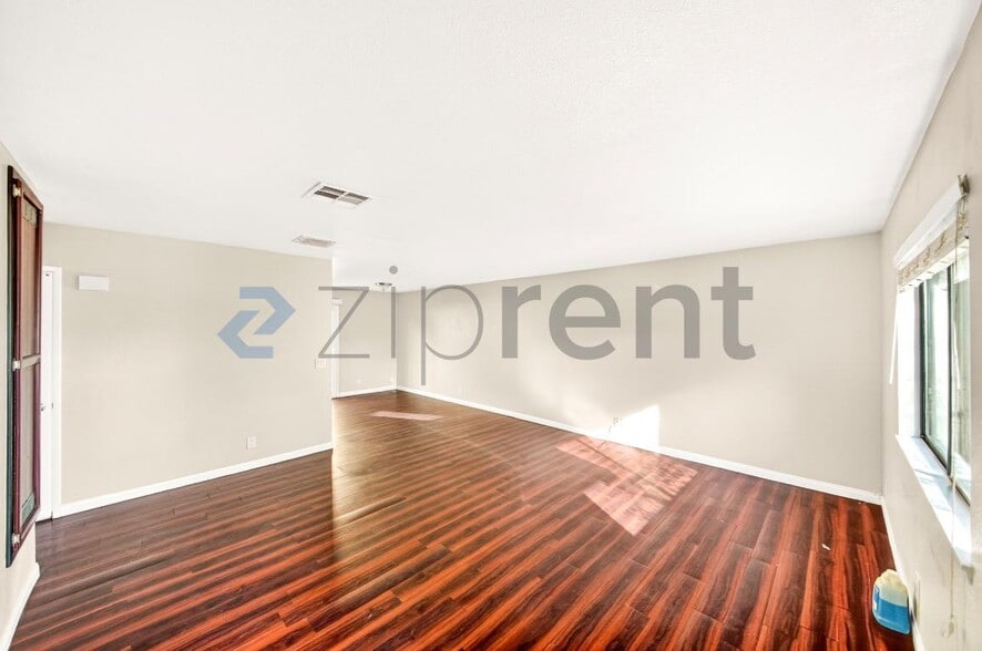 Building Photo - 836 W Atkins Ave