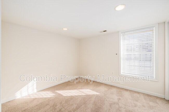 Building Photo - 2421 Franklin St NE