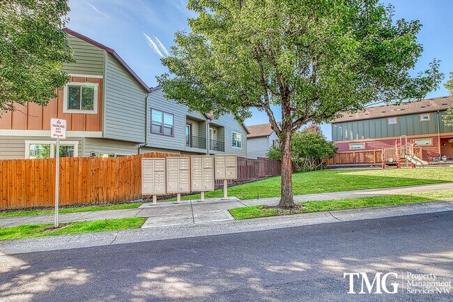 Building Photo - Contemporary 3 Bed 2.5 Bath Style Home in ...